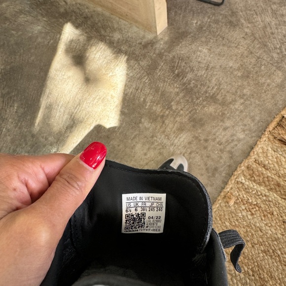 Adidas Samba: black & gray US 6.5 men’s (7.5 women’s) - Picture 7 of 7